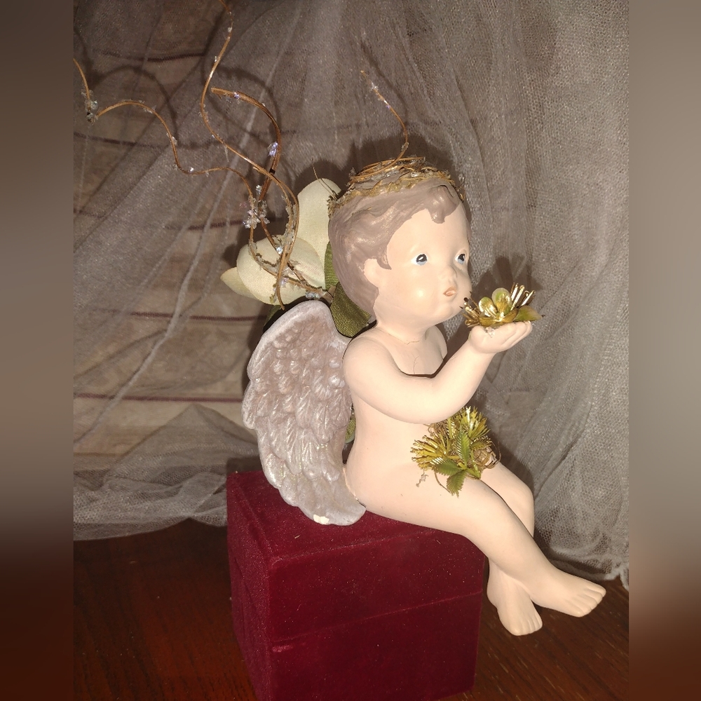Sitting Cherub